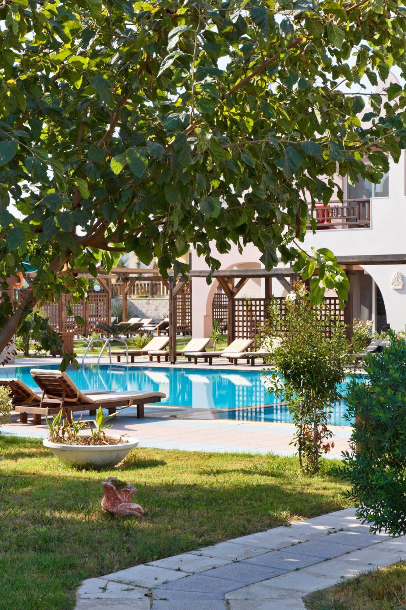 Отель Gaia Palace 5*